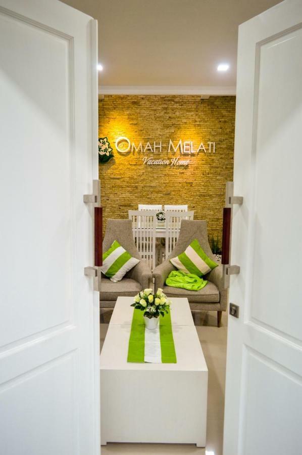 Omah Melati - Vacation Home Surakarta  ภายนอก รูปภาพ